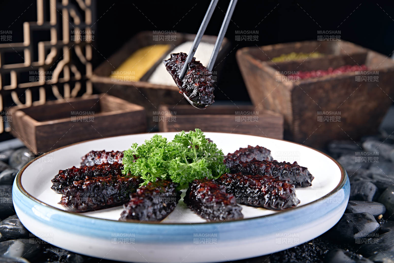 梅花参海参造型的肉糜皮冻图片