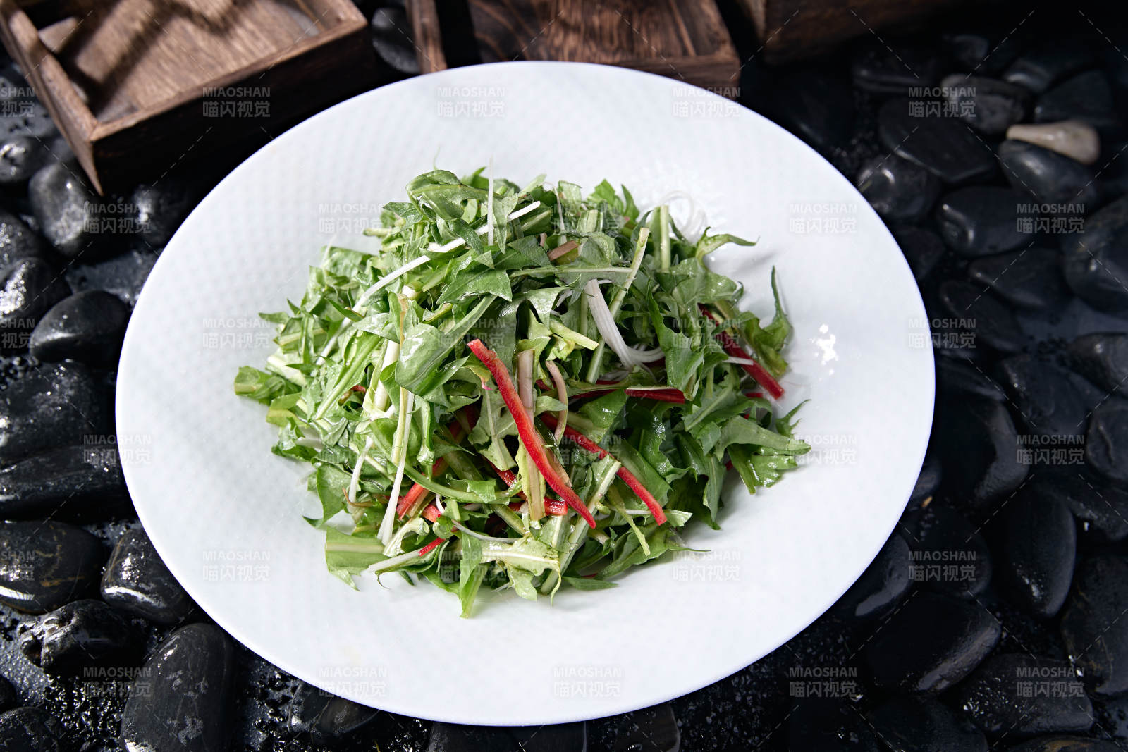 美味凉菜彩椒丝拌苦菊图片