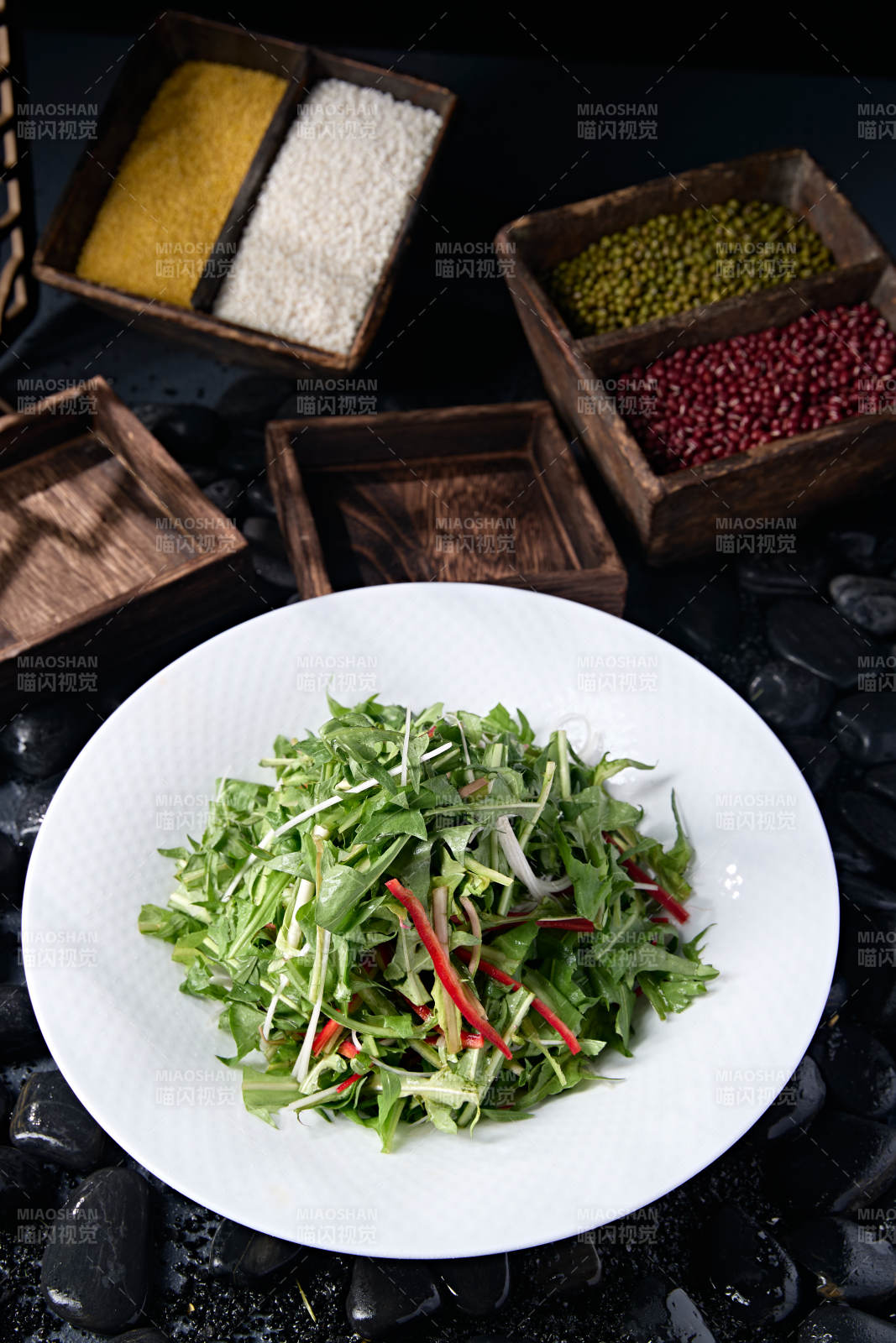 美味凉菜彩椒丝拌苦菊图片