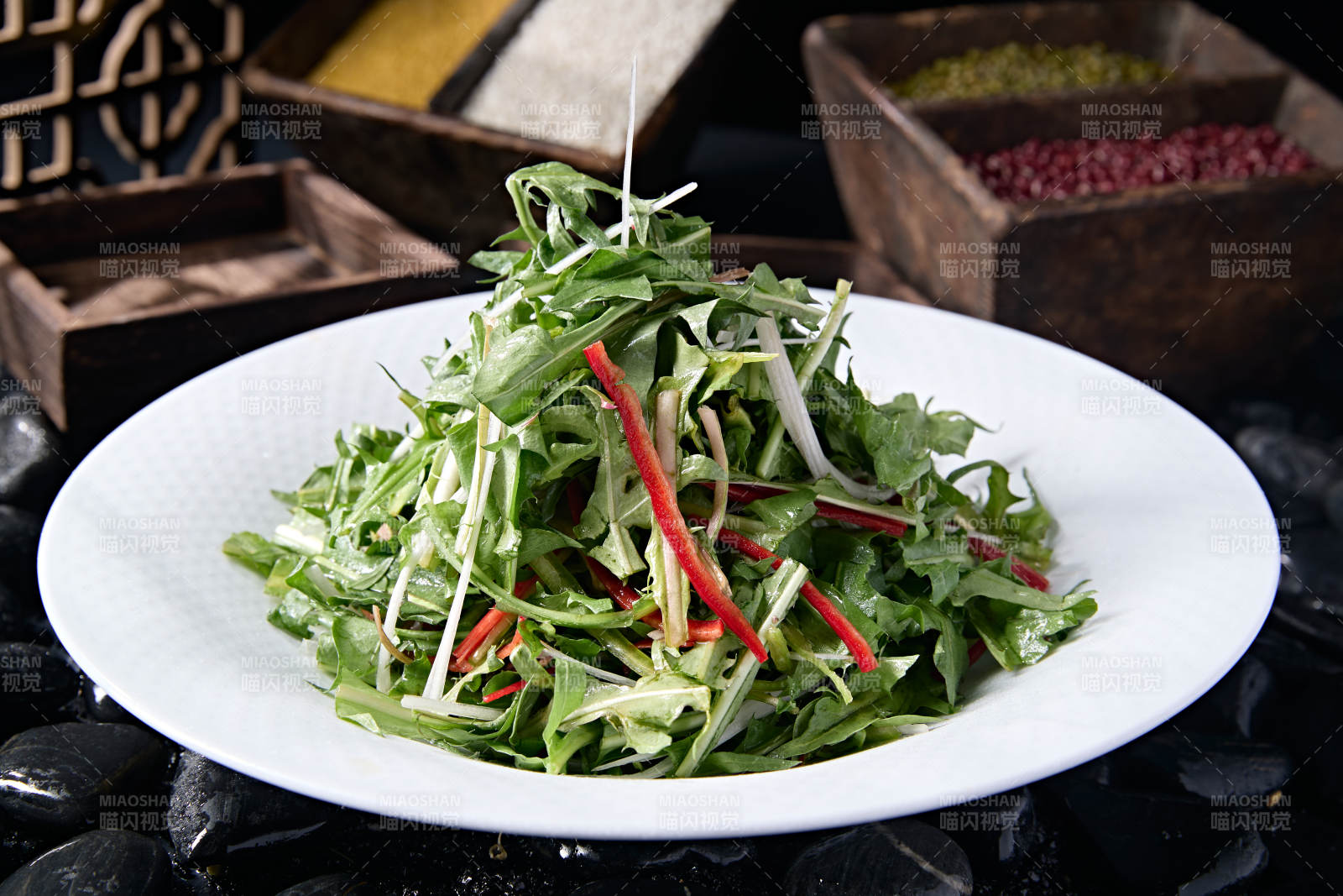 美味凉菜彩椒丝拌苦菊图片