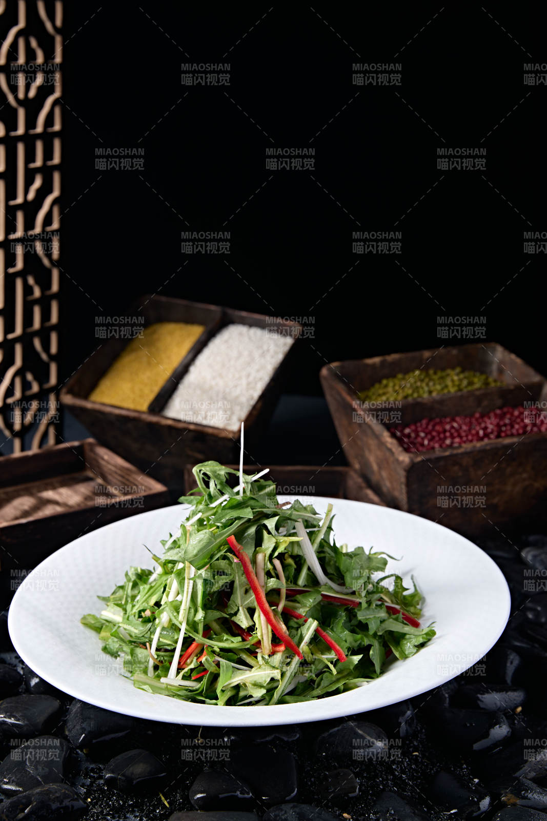 美味凉菜彩椒丝拌苦菊图片