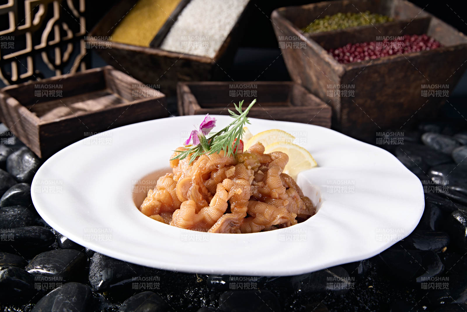 精美凉菜柠檬酸辣脱骨凤爪图片