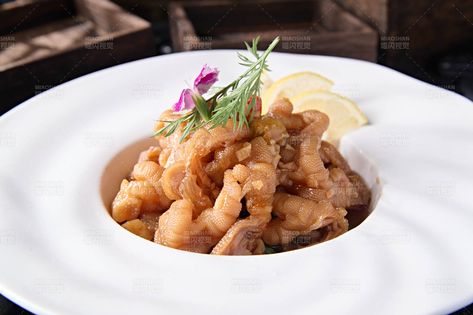 精美凉菜柠檬酸辣脱骨凤爪图片