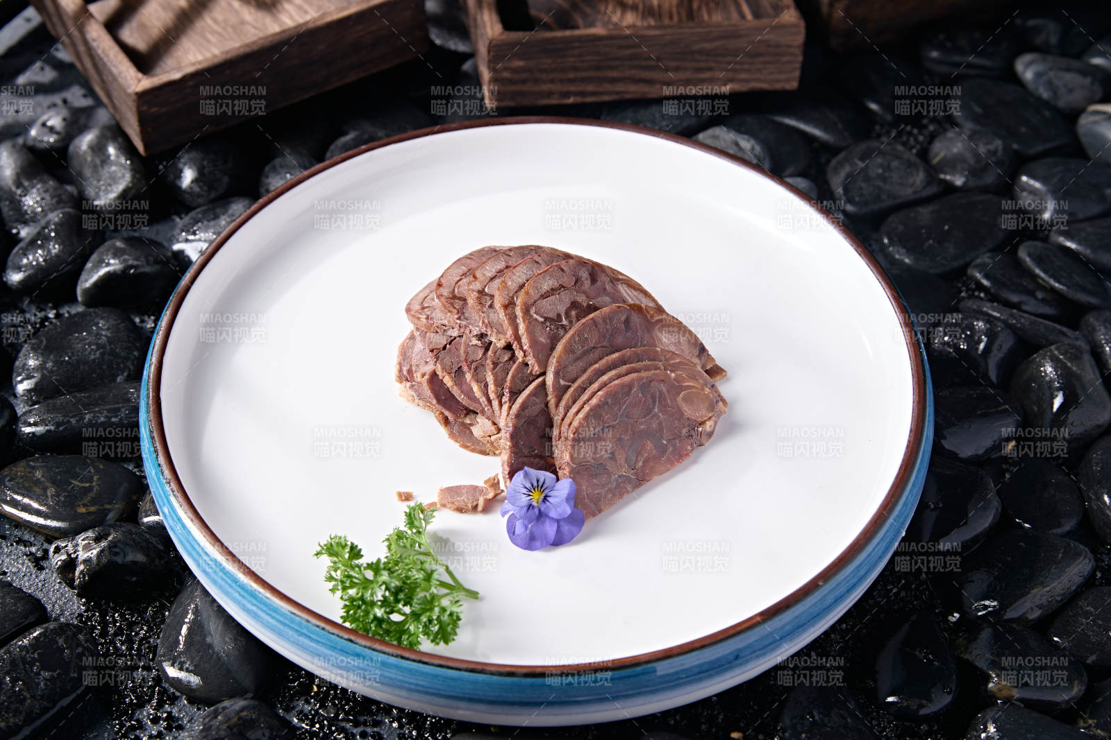 凉菜五香压牛腱切片图片