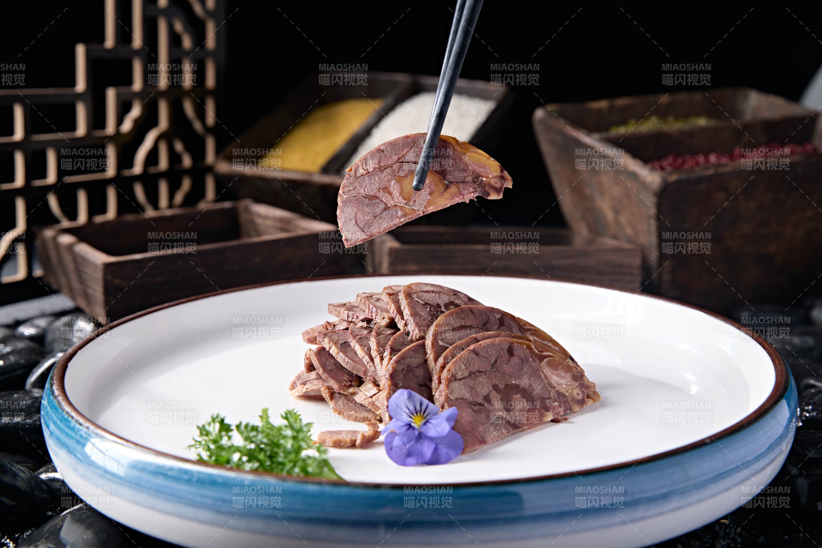 凉菜五香压牛腱切片图片