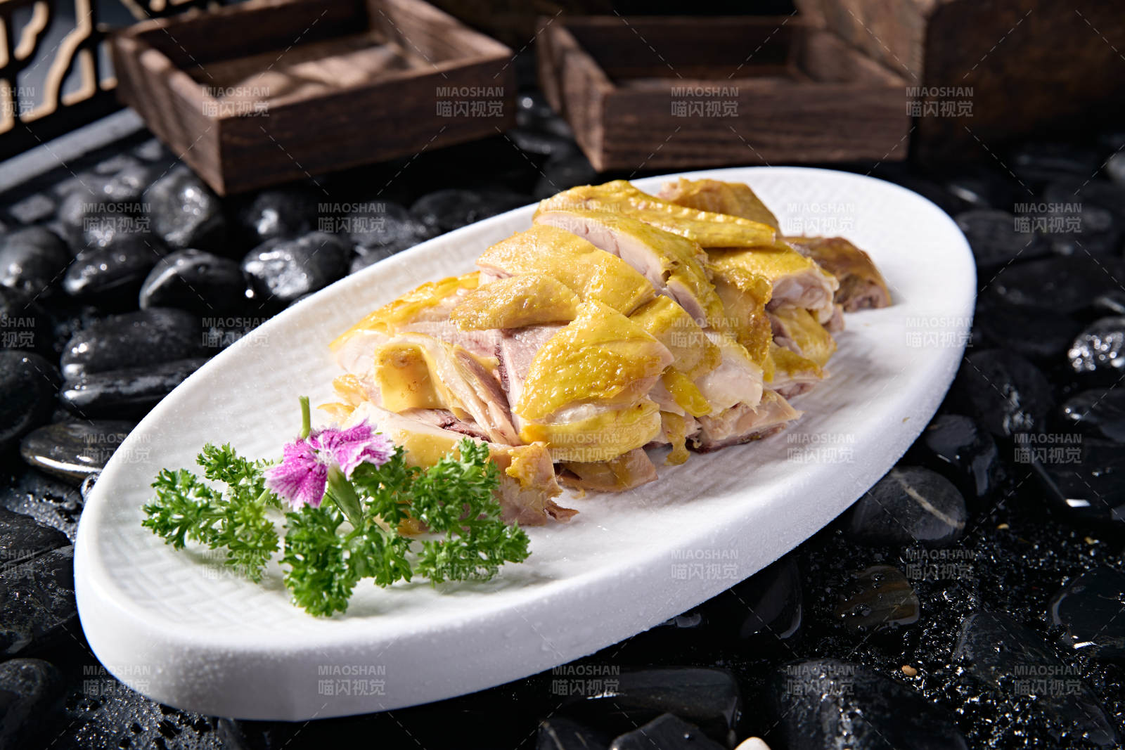 精美凉菜广式盐水白切鸡图片