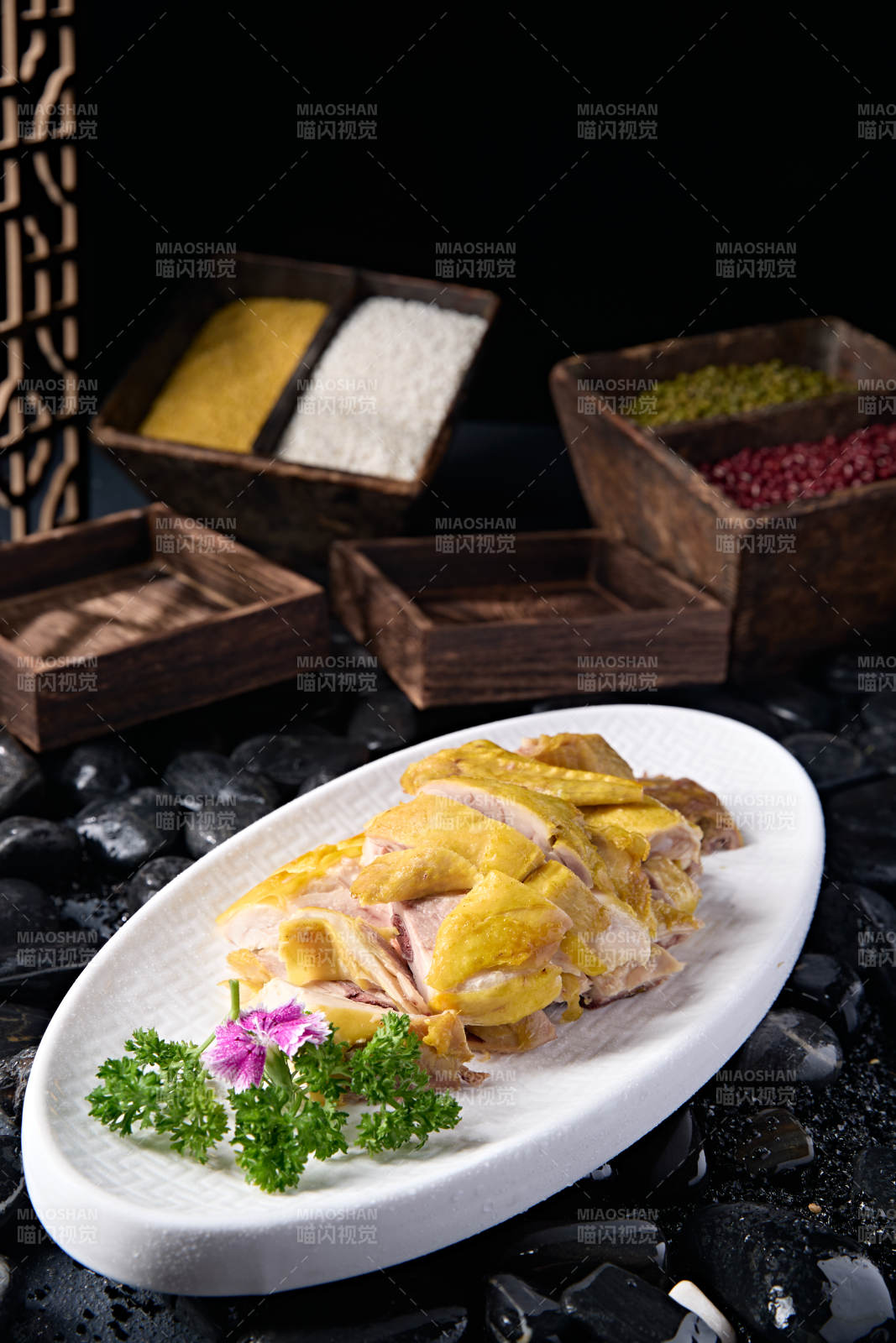 精美凉菜广式盐水白切鸡图片