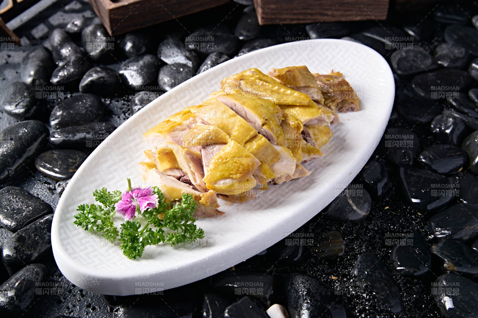 精美凉菜广式盐水白切鸡图片