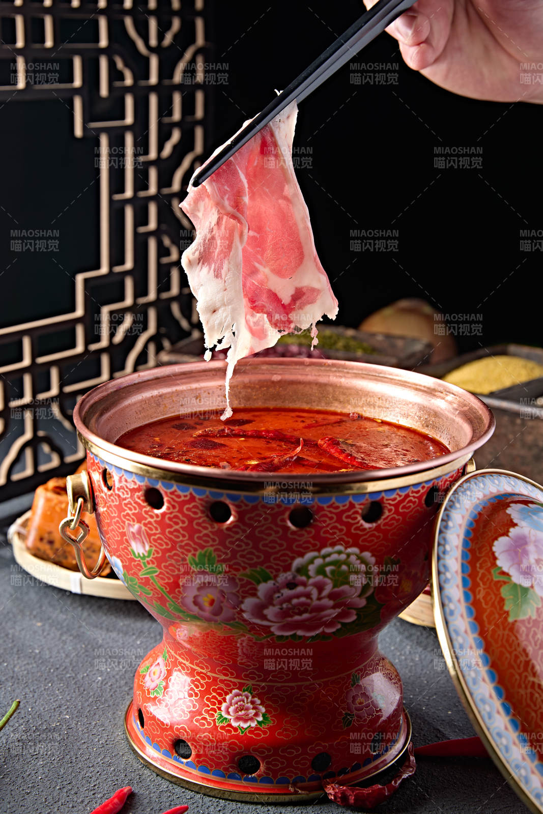 景泰蓝小火锅汤底麻辣牛油锅图片