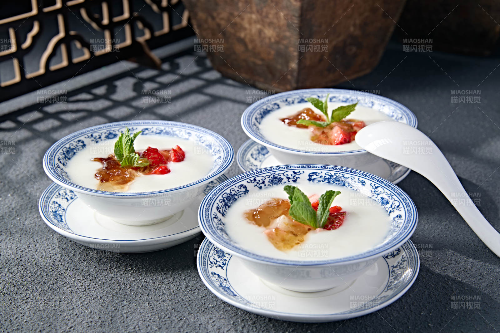 自制桃胶果粒纯酿老酸奶图片