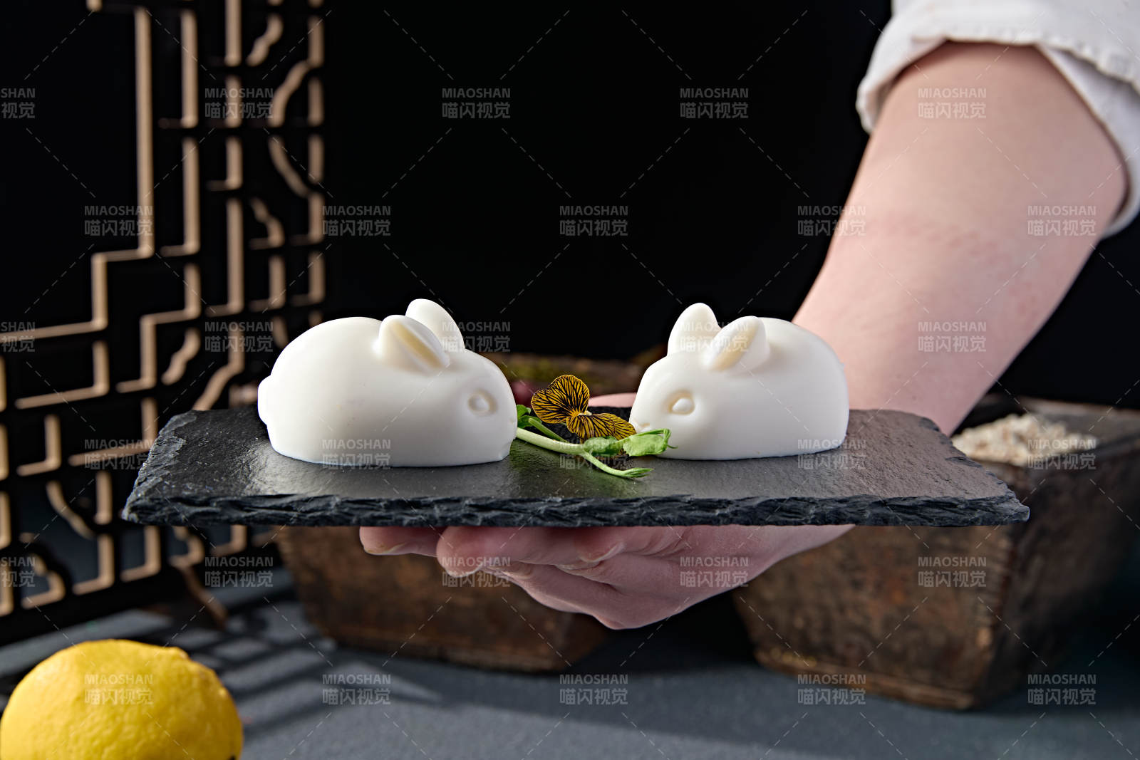 小白兔形状摇摇奶冻图片