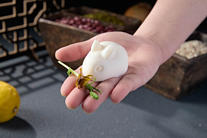 小白兔形状摇摇奶冻图片