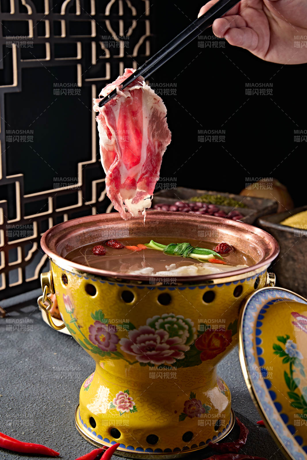 景泰蓝小火锅清汤高汤锅底图片