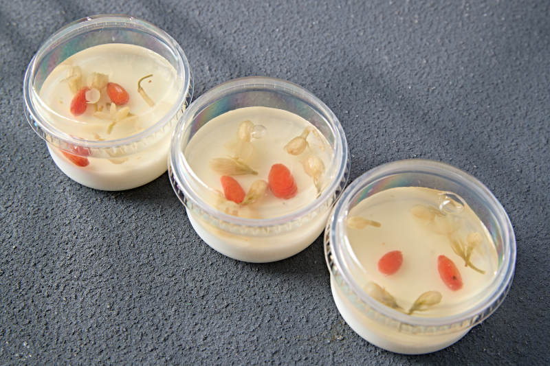 槐花枸杞滋补草原风味纯醸老酸奶图片