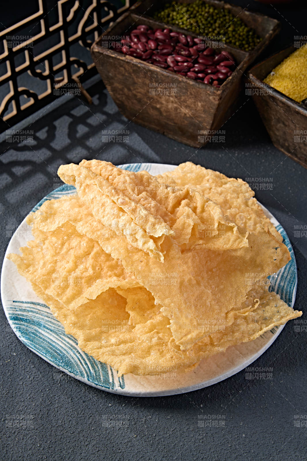 油炸响铃卷皮炸油豆皮图片