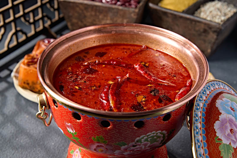 景泰蓝小火锅汤底麻辣牛油锅图片