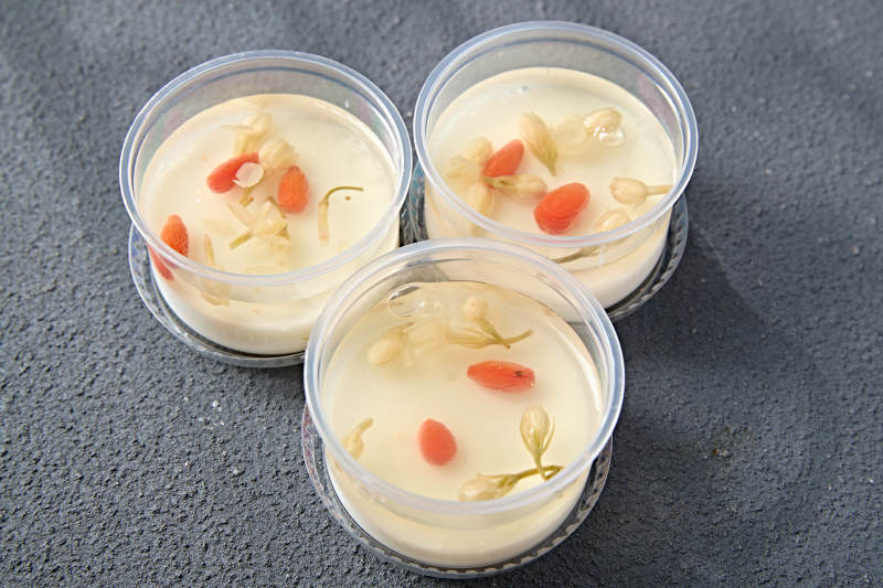 槐花枸杞滋补草原风味纯醸老酸奶图片