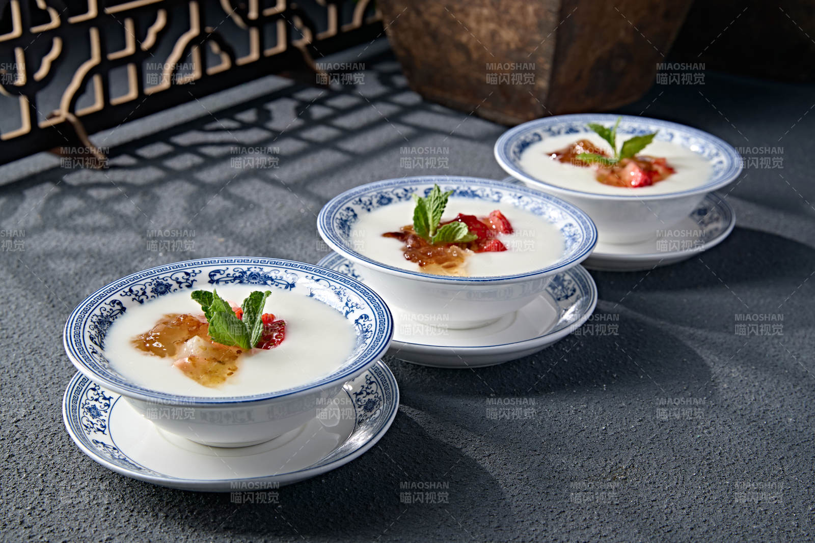 自制桃胶果粒纯酿老酸奶图片