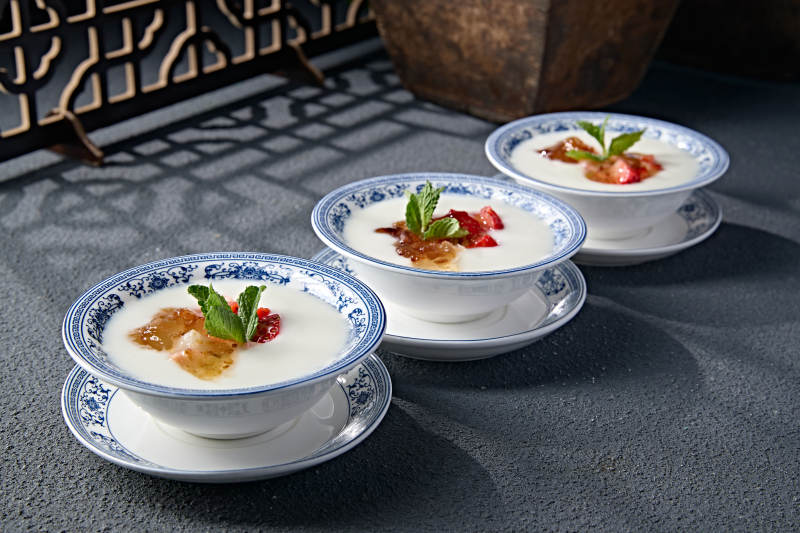 自制桃胶果粒纯酿老酸奶图片