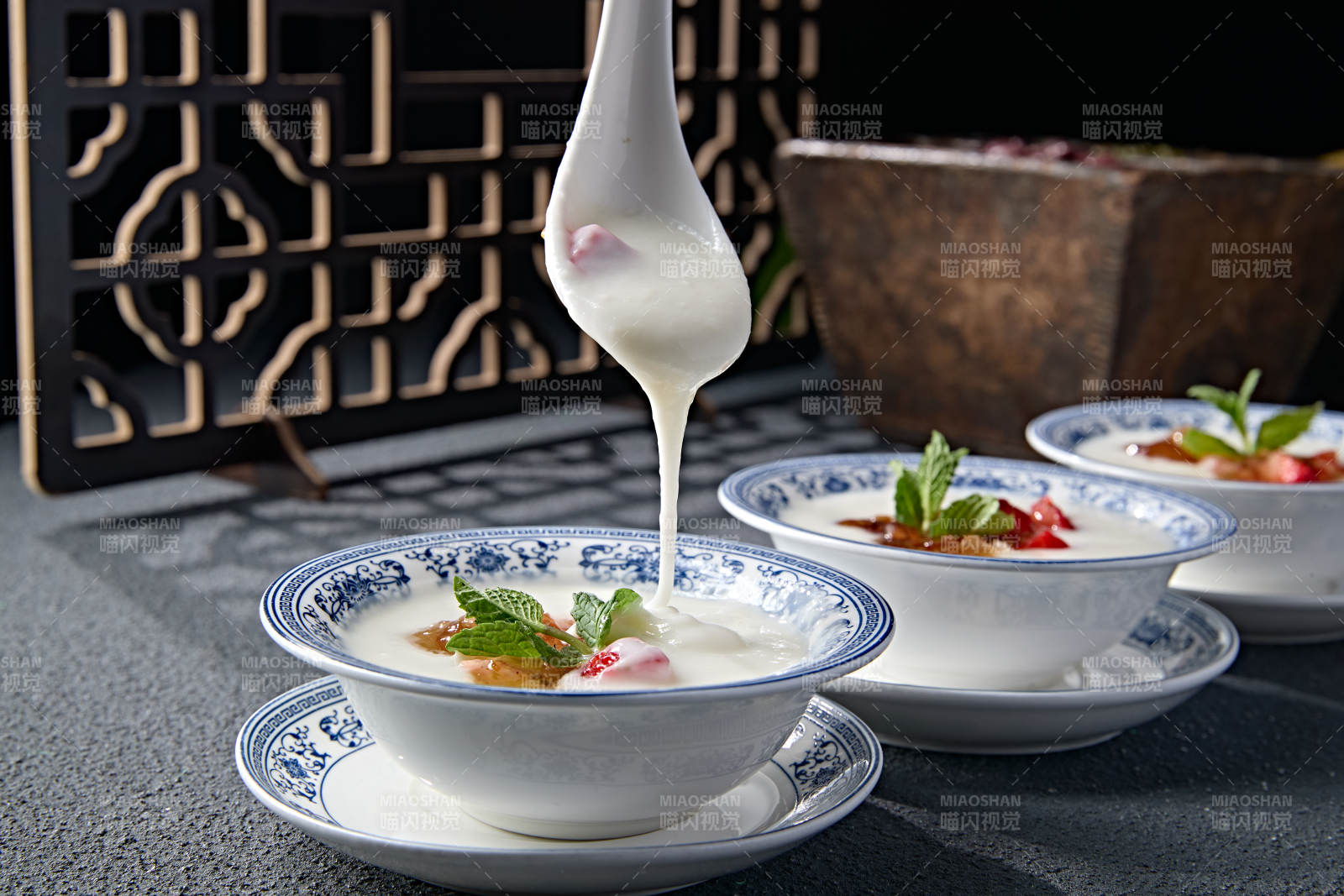 自制桃胶果粒纯酿老酸奶图片