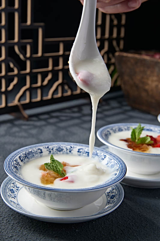 自制桃胶果粒纯酿老酸奶图片