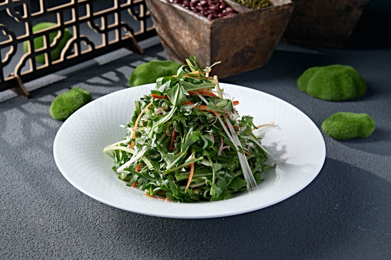 彩椒丝洋葱丝炝拌手撕苦菊图片