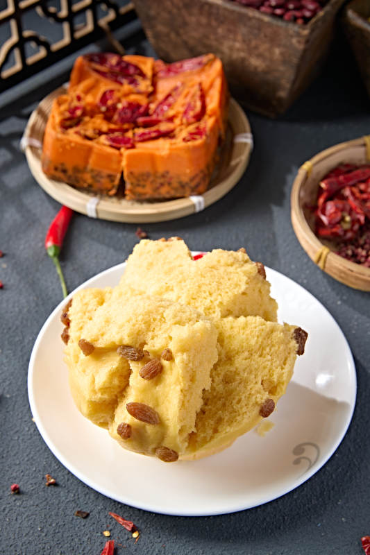 香蒸美味葡萄干玉米糜子面黄馍馍图片