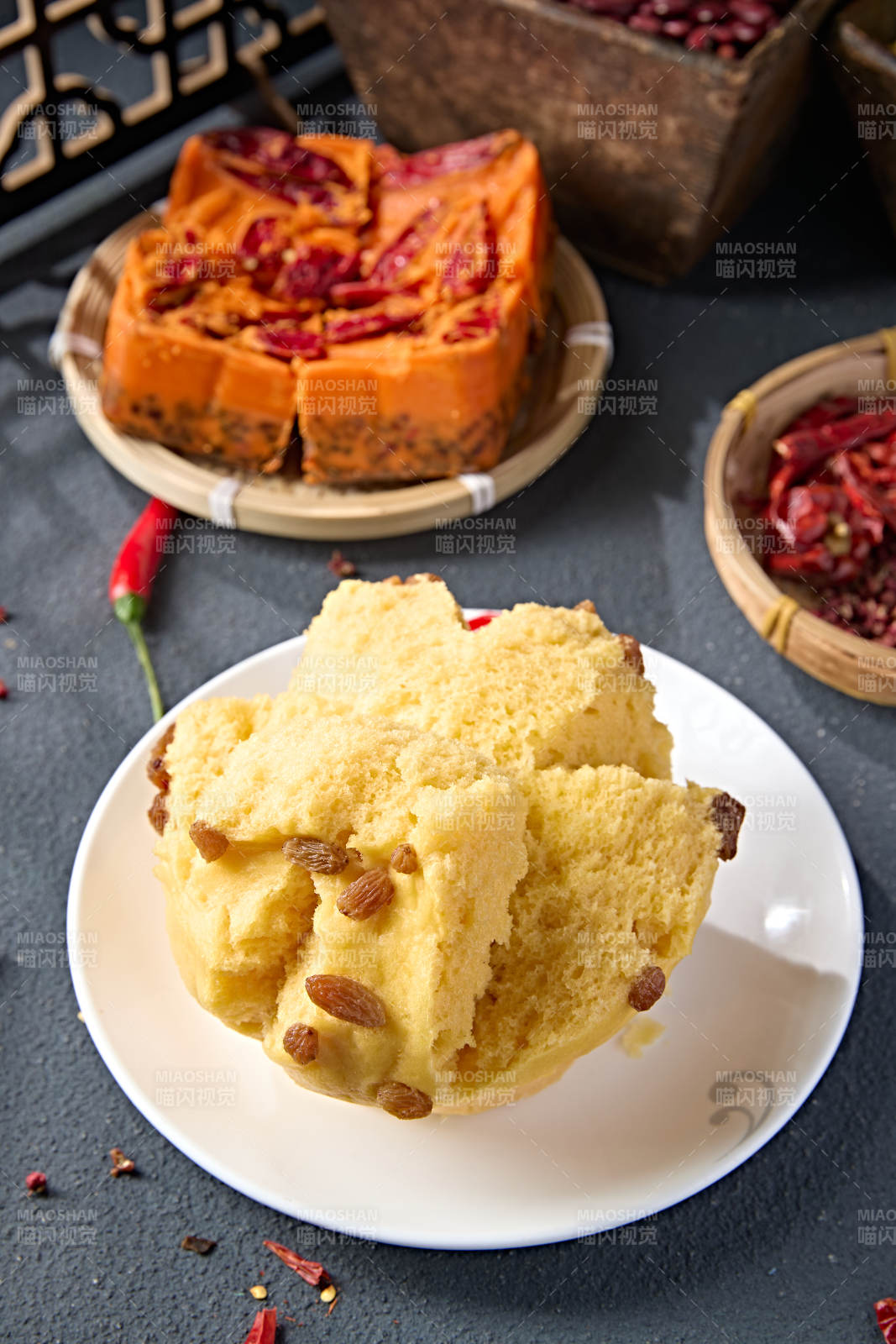 香蒸美味葡萄干玉米糜子面黄馍馍图片