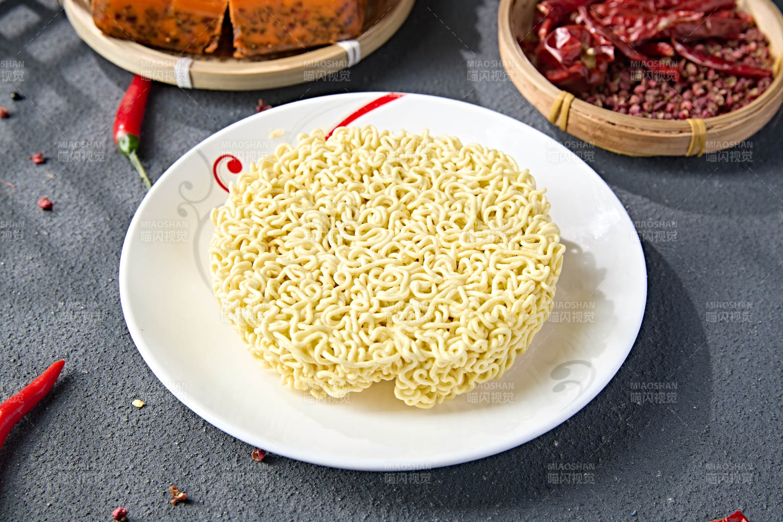 高档火锅料理食材方便面饼图片