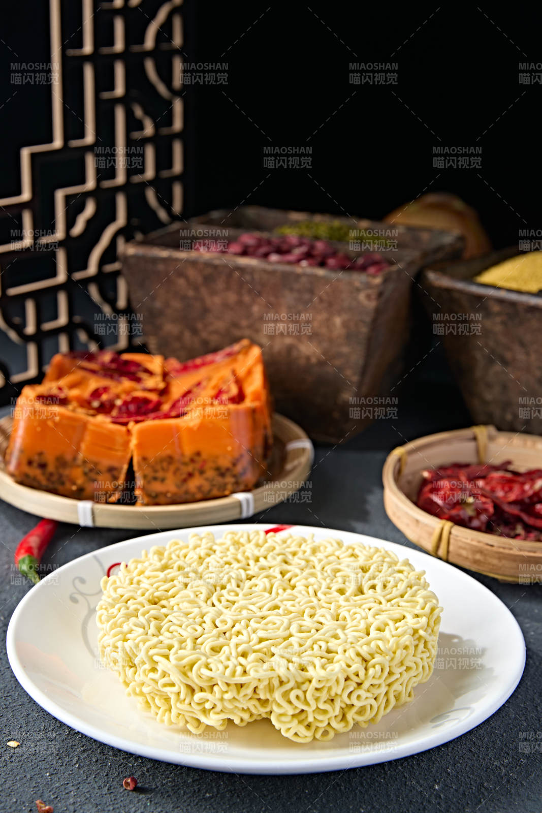 高档火锅料理食材方便面饼图片