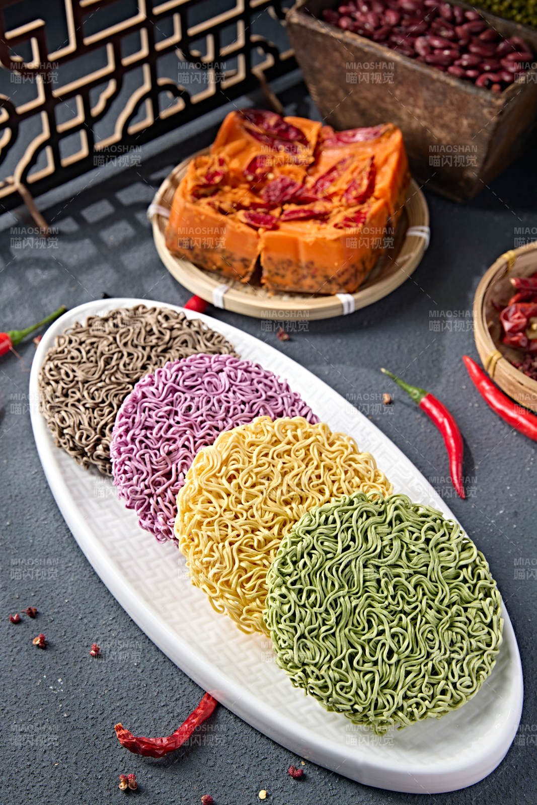 高档火锅料理食材蔬菜面饼图片