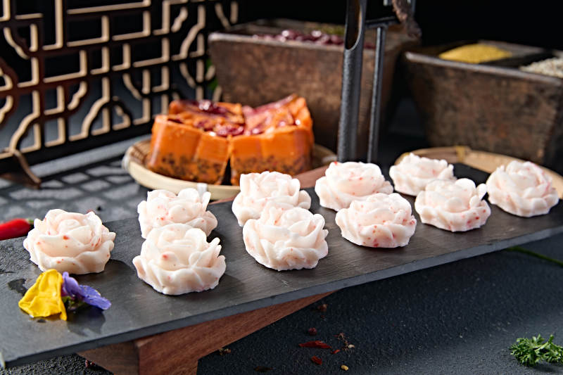 牡丹花造型的火锅龙虾丸图片