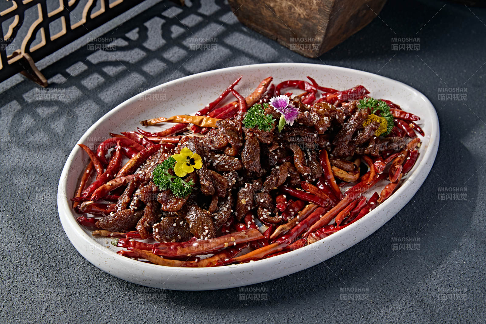 川香辣爆牛柳图片