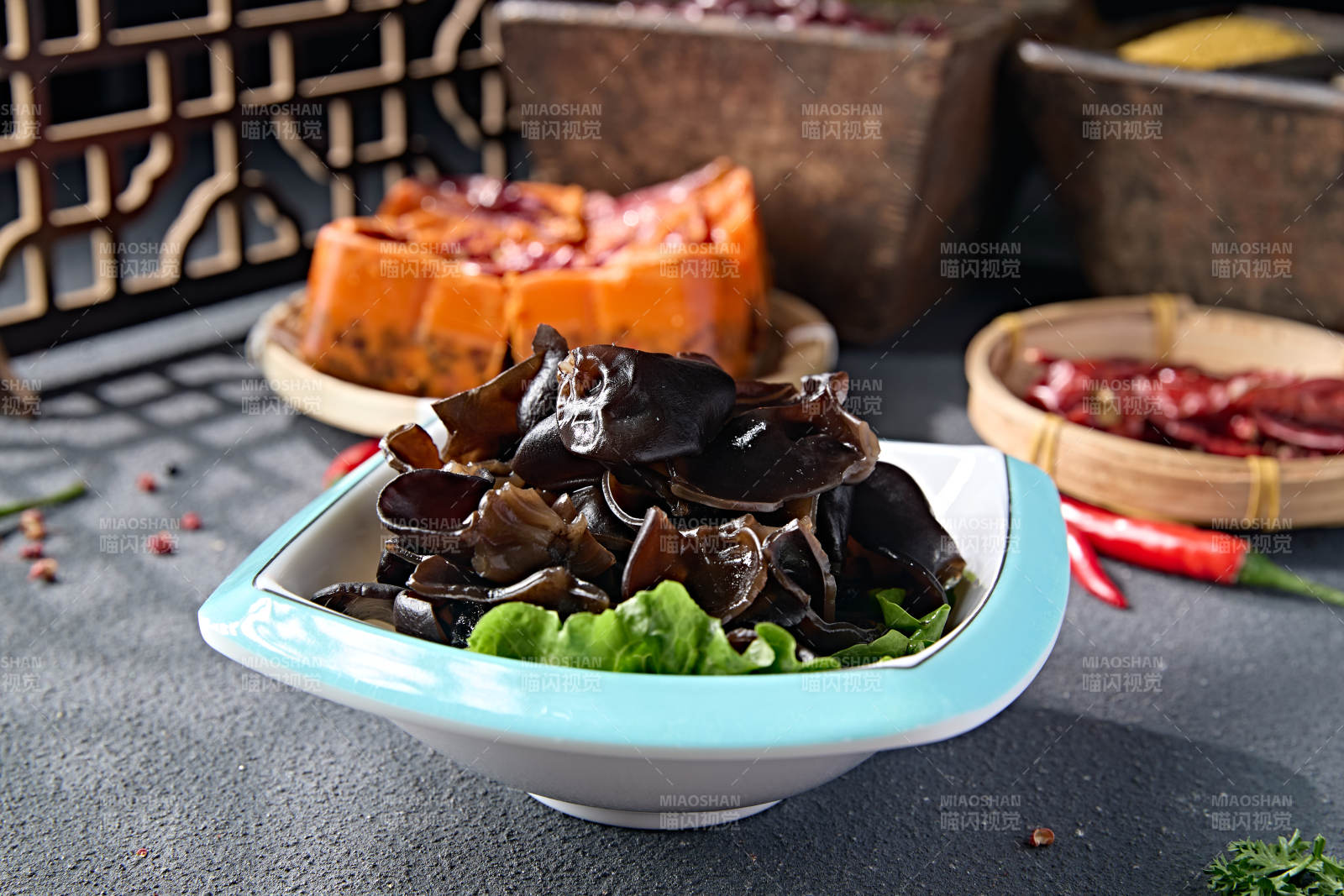 火锅食材一盘新鲜黑木耳图片