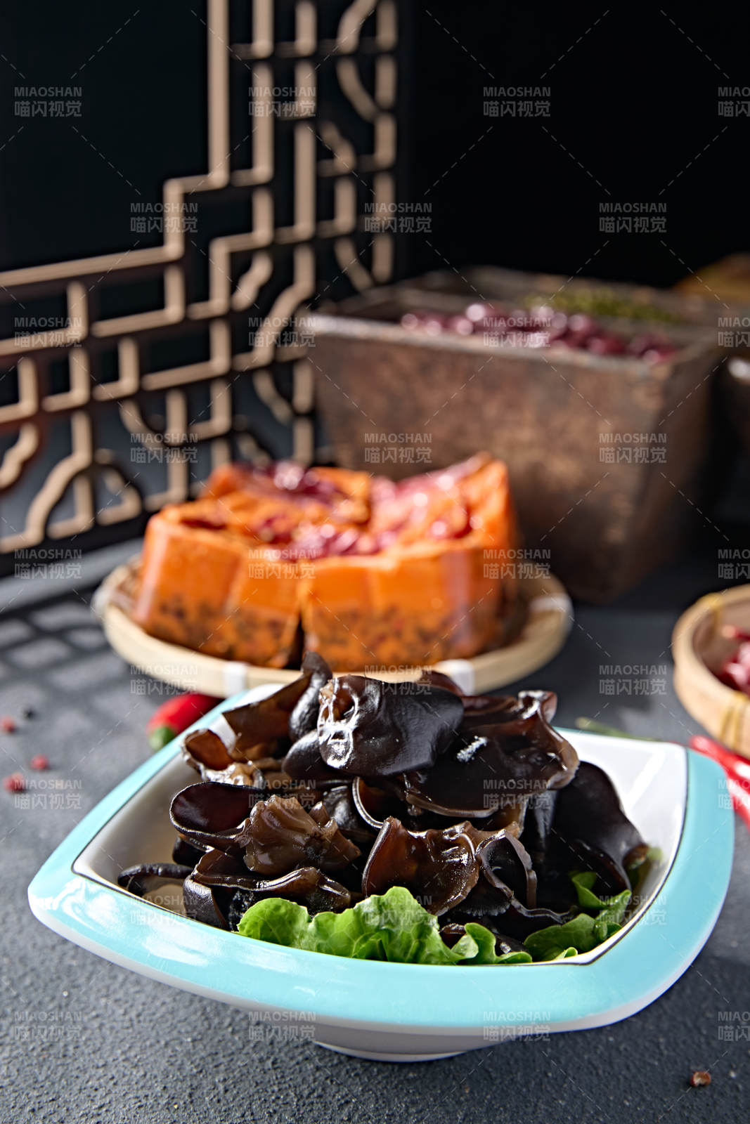 火锅食材一盘新鲜黑木耳图片