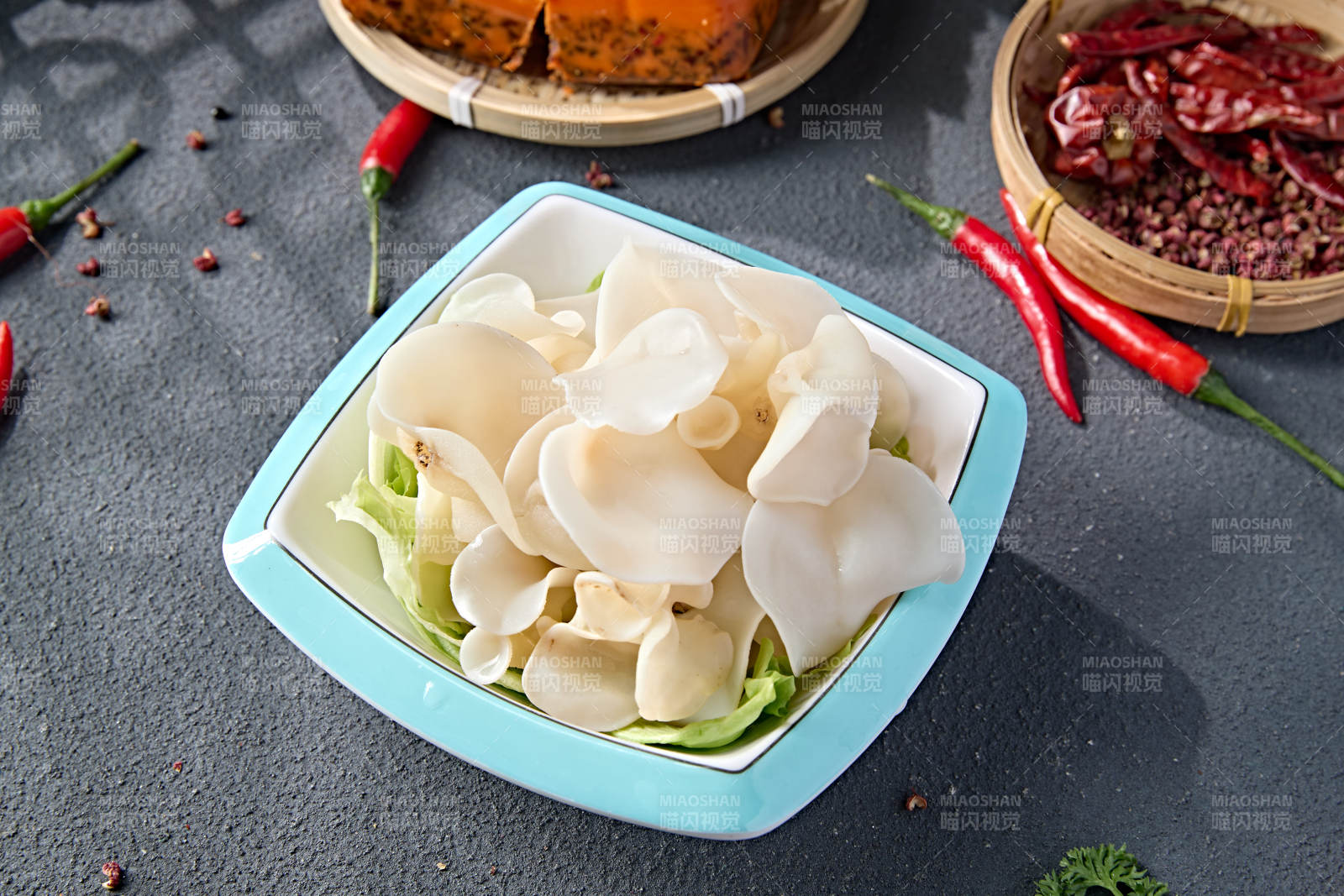 火锅食材一盘新鲜白木耳图片