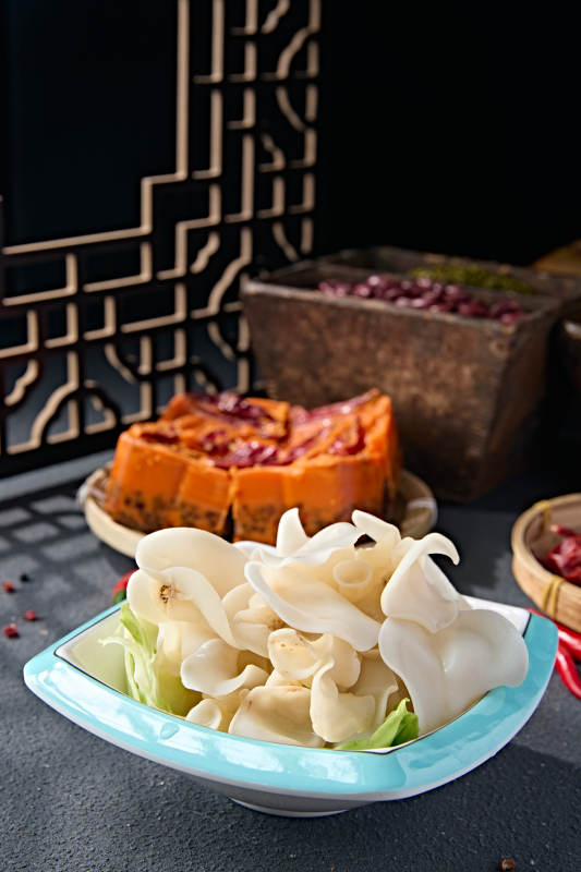 火锅食材一盘新鲜白木耳图片