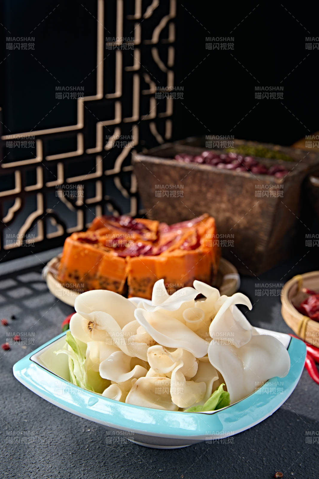 火锅食材一盘新鲜白木耳图片