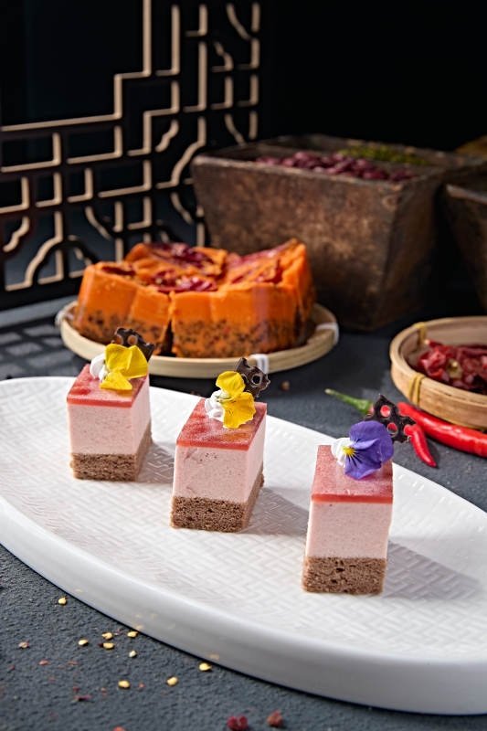 奶香慕斯草莓山楂果冻糕图片