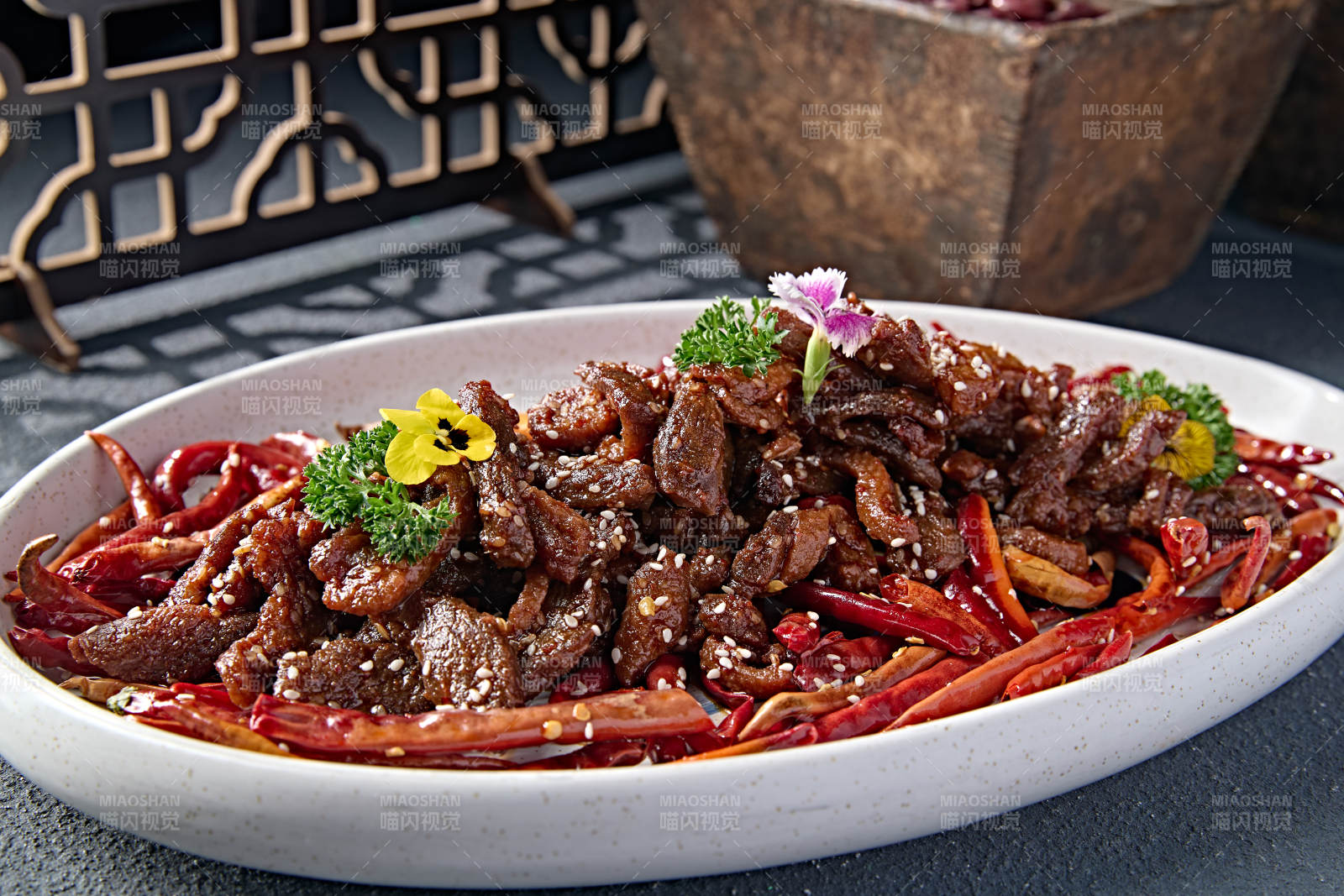 川香辣爆牛柳图片