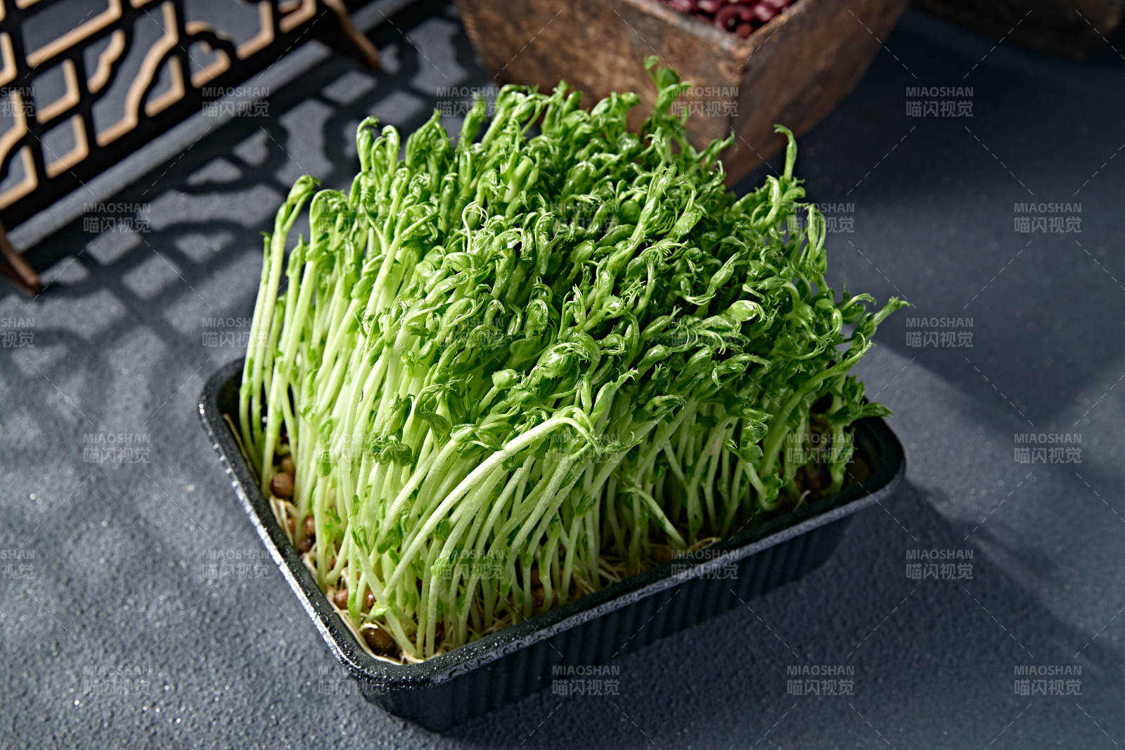 火锅涮品鲜发青豆苗图片