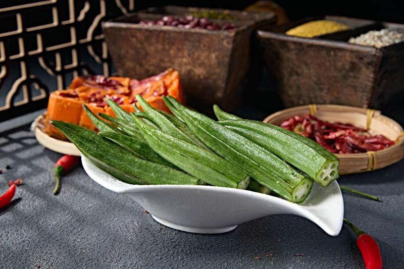 火锅打边炉食材鲜秋葵图片