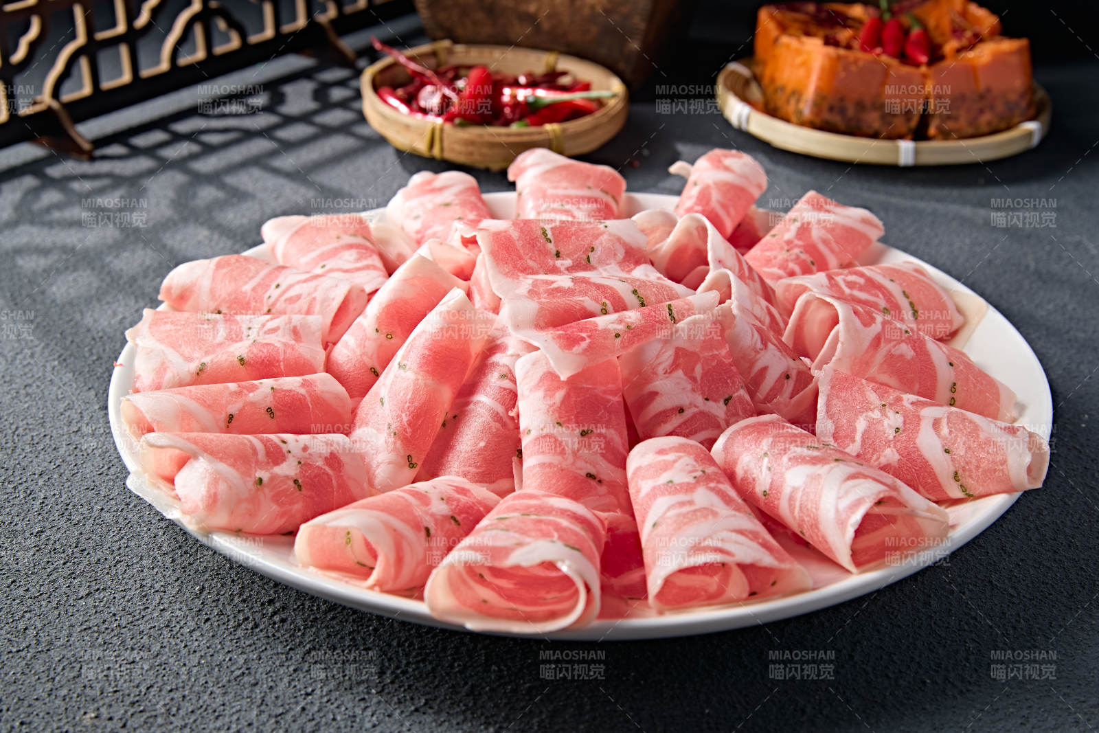 内蒙草原沙葱羔羊肉卷切片图片