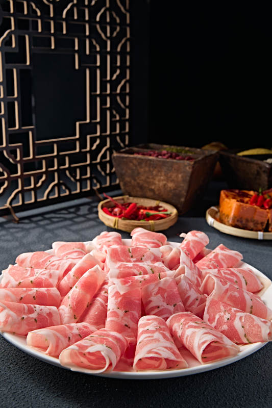 内蒙草原沙葱羔羊肉卷切片图片