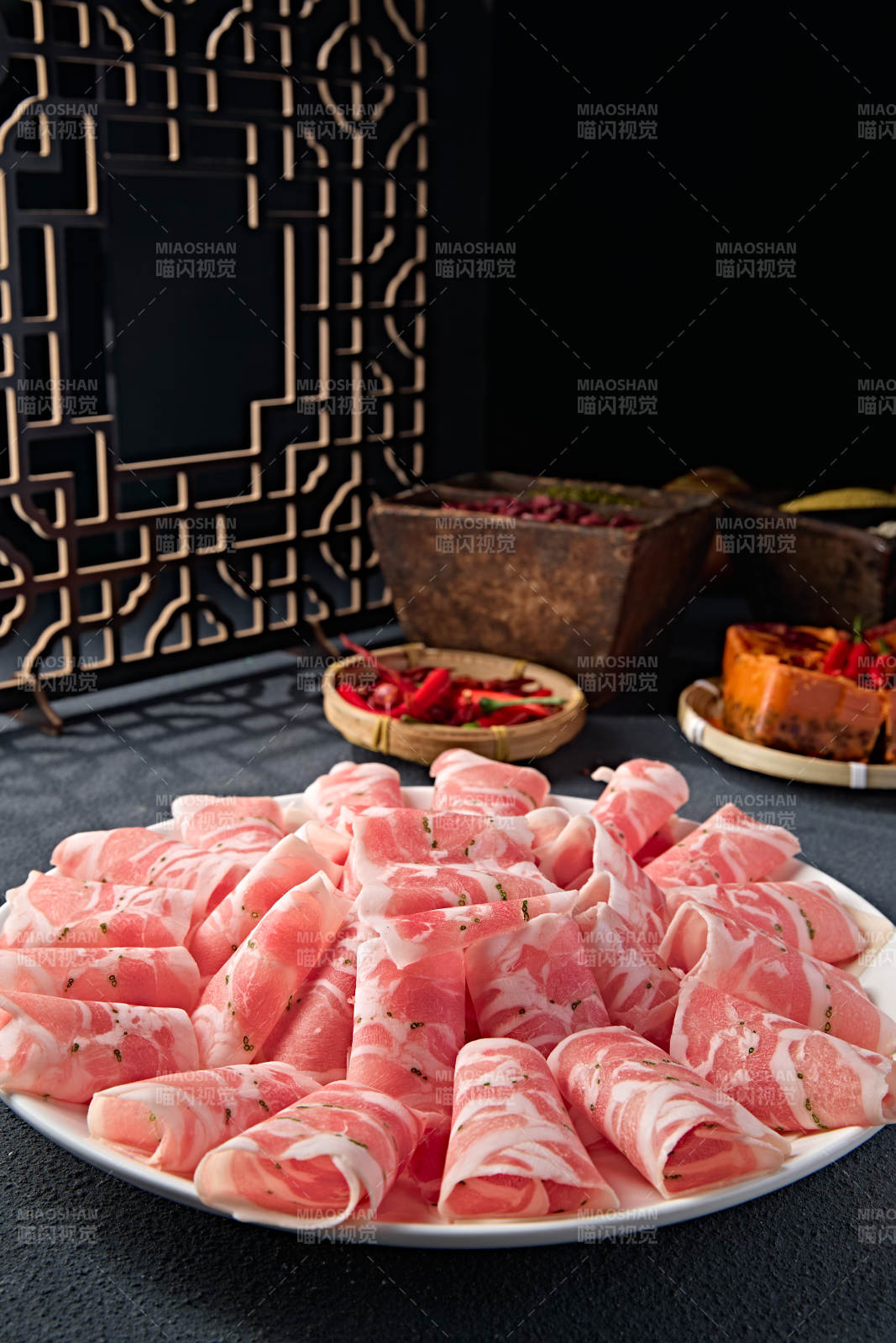 内蒙草原沙葱羔羊肉卷切片图片