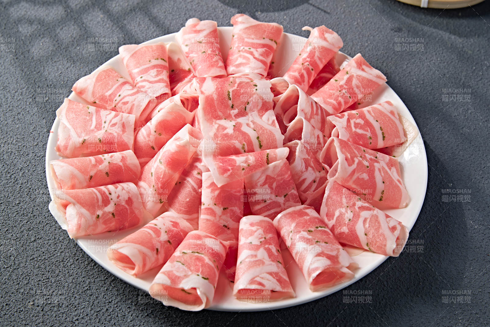 内蒙草原沙葱羔羊肉卷切片图片