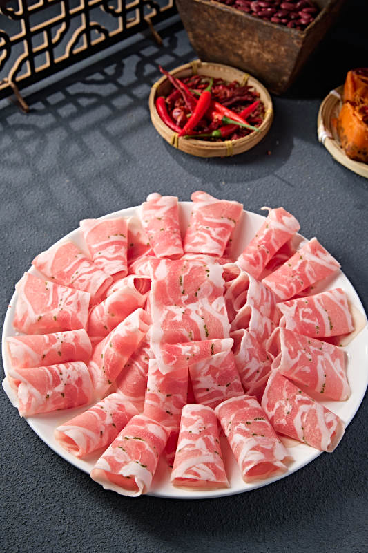 内蒙草原沙葱羔羊肉卷切片图片