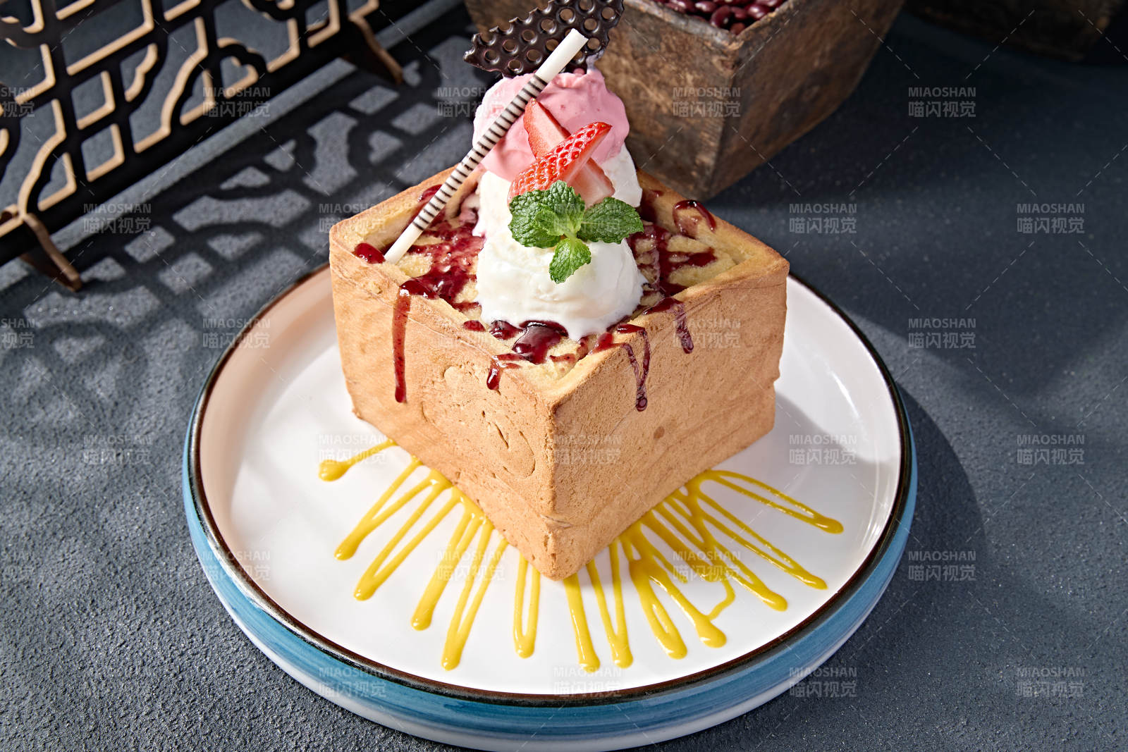 中餐西点冰淇淋面包的诱惑图片