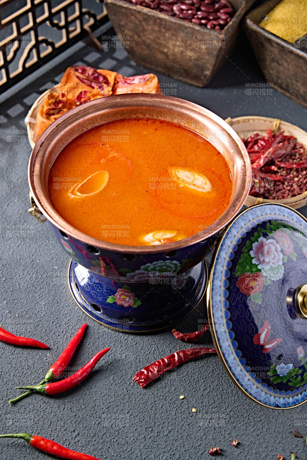 景泰蓝小火锅汤底番茄菌汤锅底图片