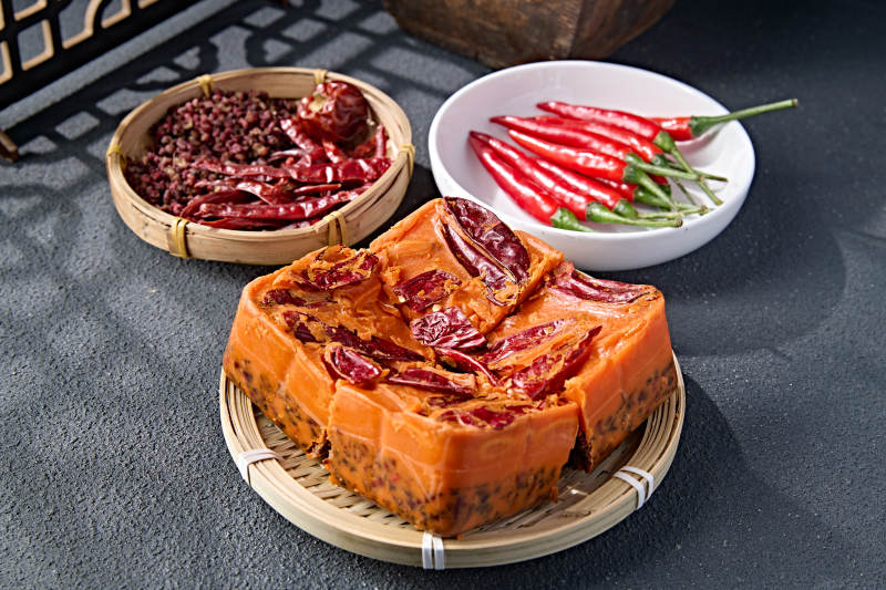 重庆传统香辣块状牛油火锅底料图片